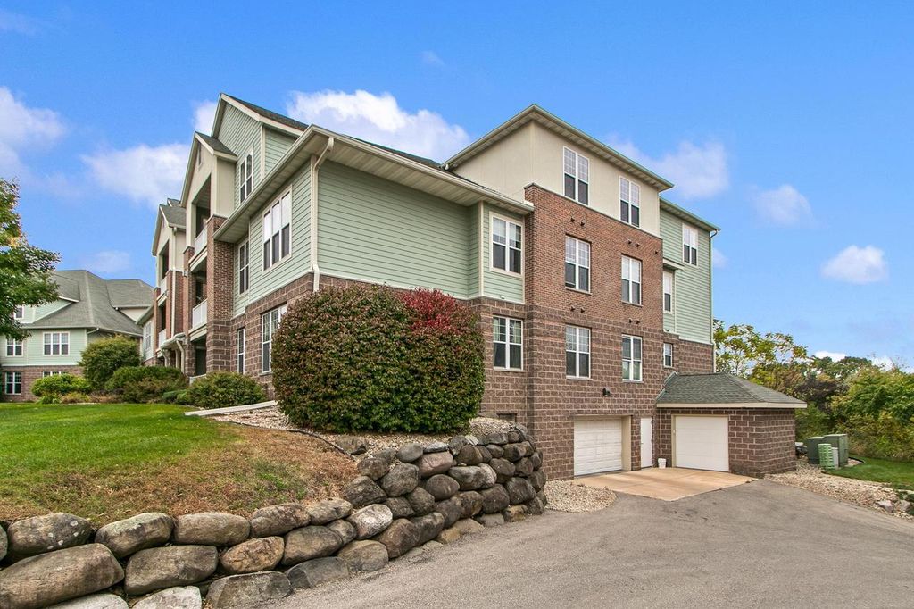 5470 Caddis Bend #102, Fitchburg, WI 53711