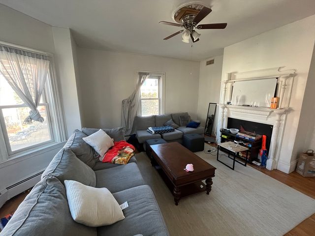 140 Saint Alphonsus 2, Boston, MA 02120