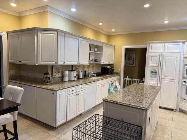 649 Roxbury Road, Rockford, IL 61107
