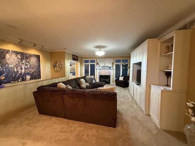 649 Roxbury Road, Rockford, IL 61107