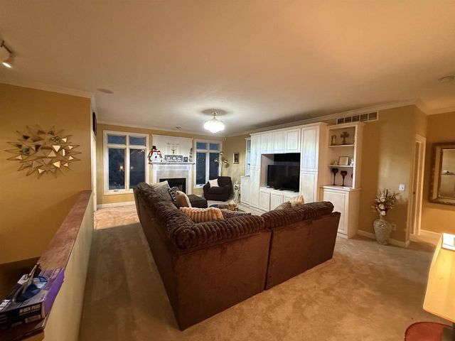 649 Roxbury Road, Rockford, IL 61107