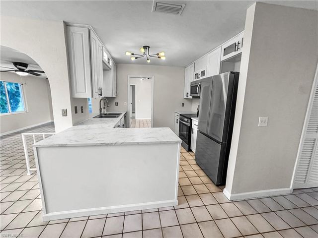 206 SE 46th TER, Cape Coral, FL 33904