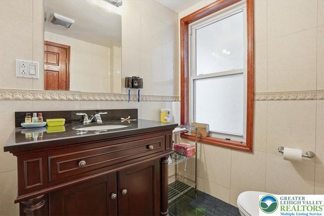 768 Washington Street, Easton, PA 18042