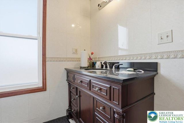 768 Washington Street, Easton, PA 18042