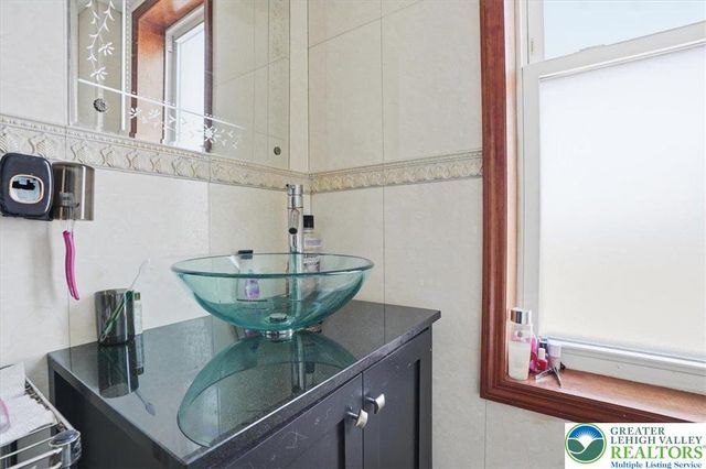 768 Washington Street, Easton, PA 18042