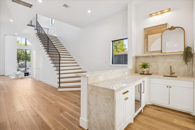 1111 Wakefield Drive, Houston, TX 77018