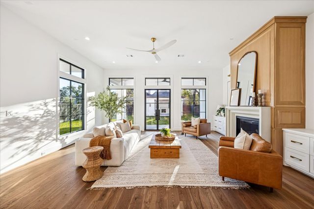 1111 Wakefield Drive, Houston, TX 77018