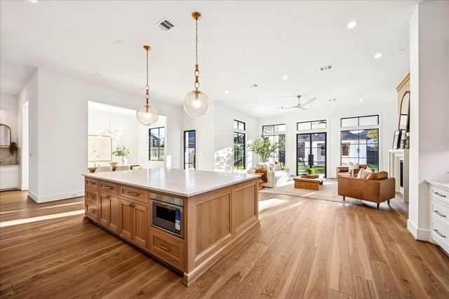 1111 Wakefield Drive, Houston, TX 77018