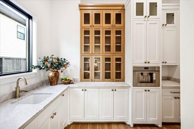 1111 Wakefield Drive, Houston, TX 77018