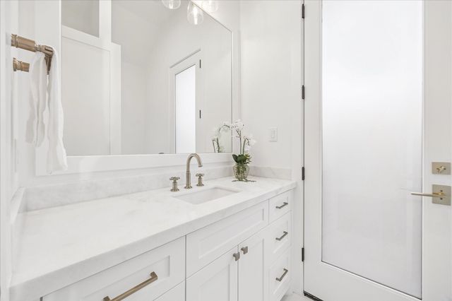 1111 Wakefield Drive, Houston, TX 77018