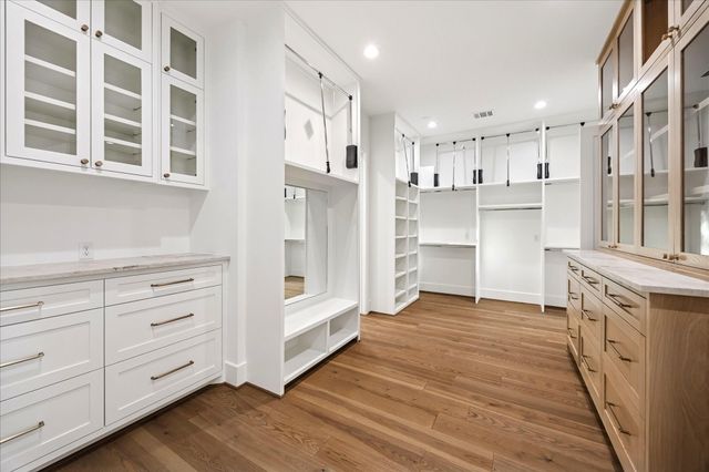 1111 Wakefield Drive, Houston, TX 77018