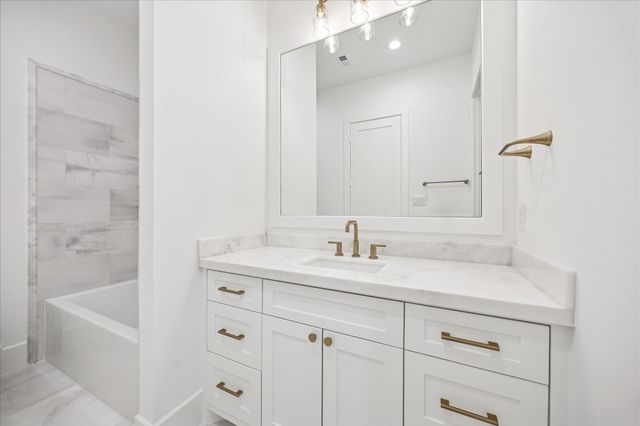 1111 Wakefield Drive, Houston, TX 77018