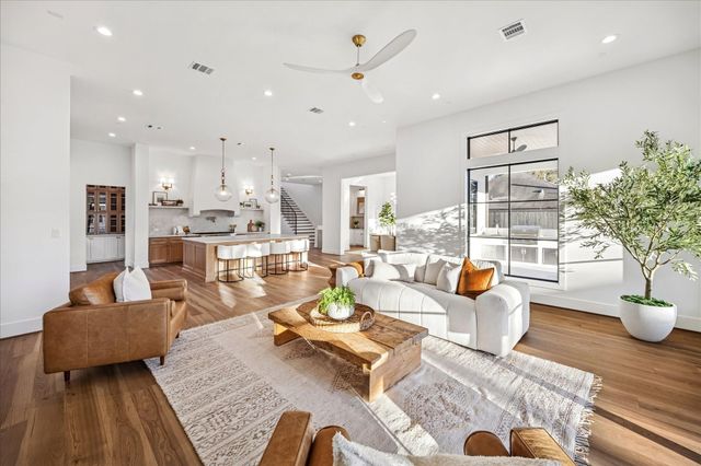 1111 Wakefield Drive, Houston, TX 77018