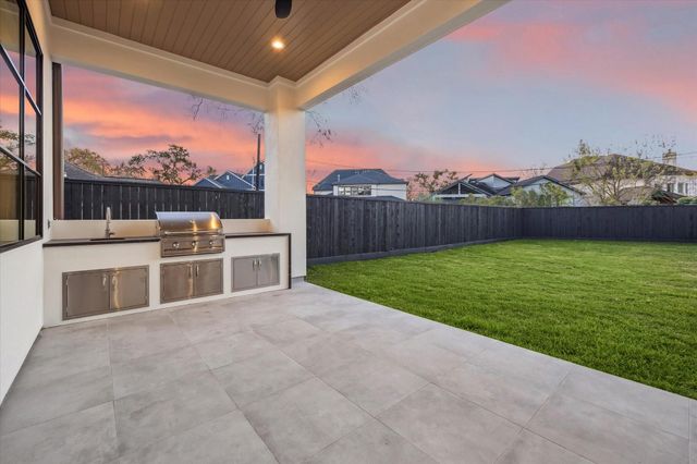 1111 Wakefield Drive, Houston, TX 77018