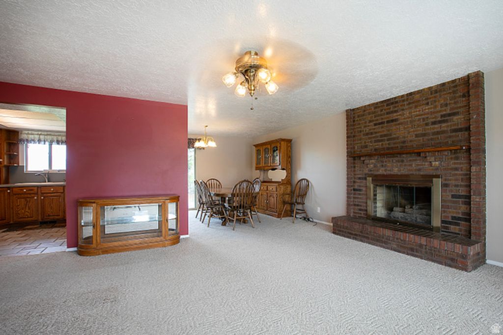 Image 4 of property listing at 248 W 5450 S, Washington Terrace, UT 84405