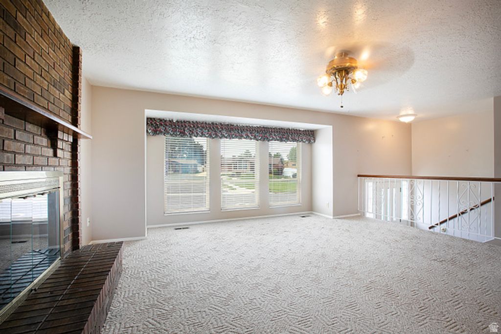Image 5 of property listing at 248 W 5450 S, Washington Terrace, UT 84405