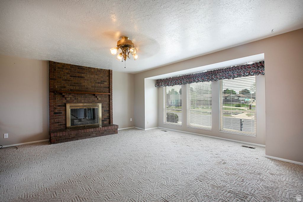 Image 6 of property listing at 248 W 5450 S, Washington Terrace, UT 84405