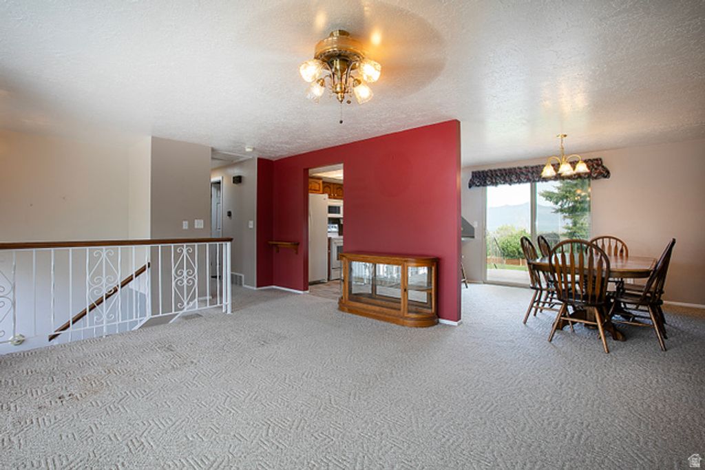 Image 7 of property listing at 248 W 5450 S, Washington Terrace, UT 84405