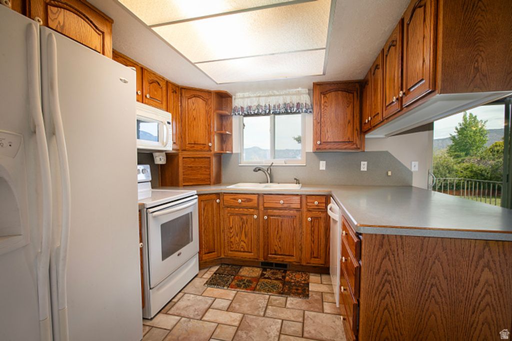 Image 10 of property listing at 248 W 5450 S, Washington Terrace, UT 84405
