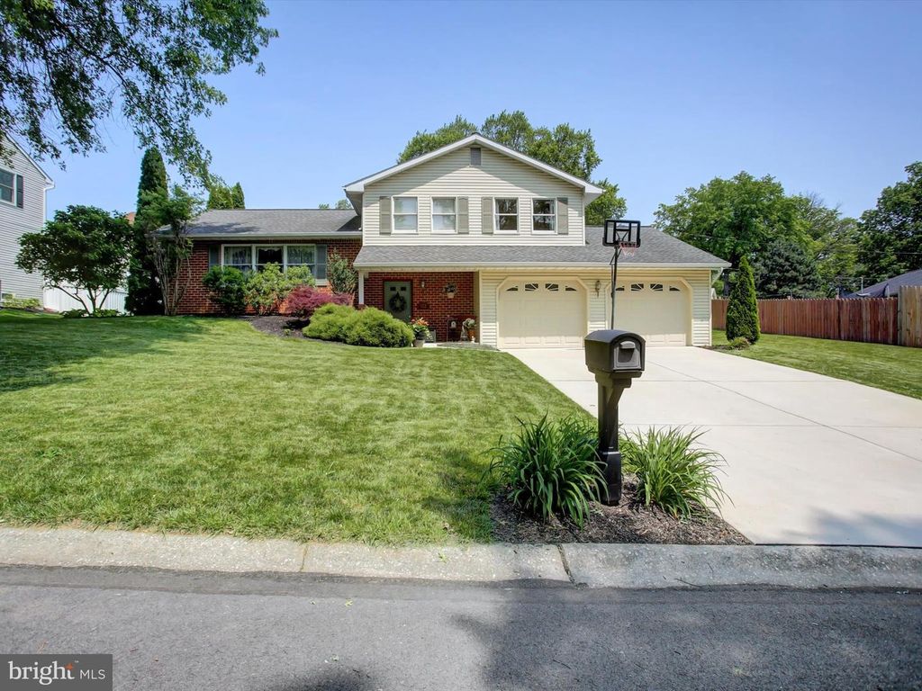 922 WILLSHIRE DR, Mechanicsburg, PA 17050