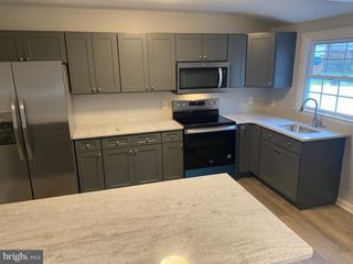 11 WINDFLOWER DR, Newark, DE 19711