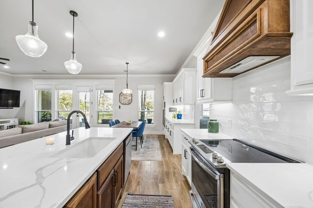 207 Colonial Drive, Mabank, TX 75156