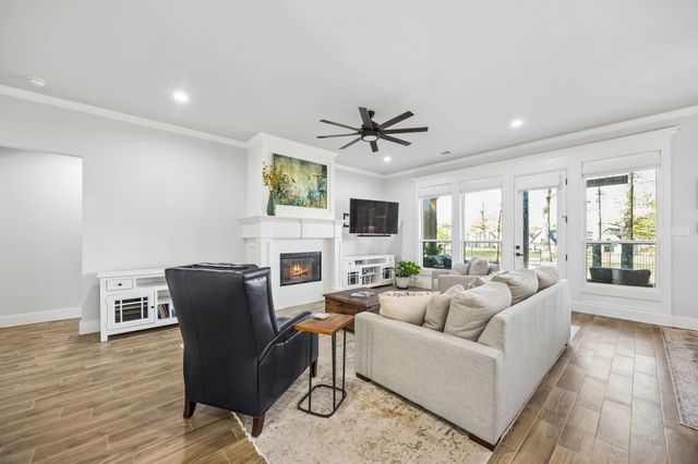 207 Colonial Drive, Mabank, TX 75156