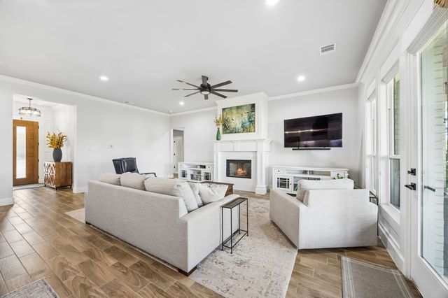 207 Colonial Drive, Mabank, TX 75156