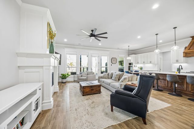 207 Colonial Drive, Mabank, TX 75156