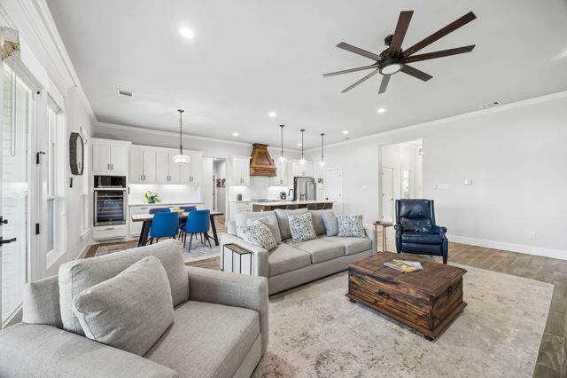 207 Colonial Drive, Mabank, TX 75156