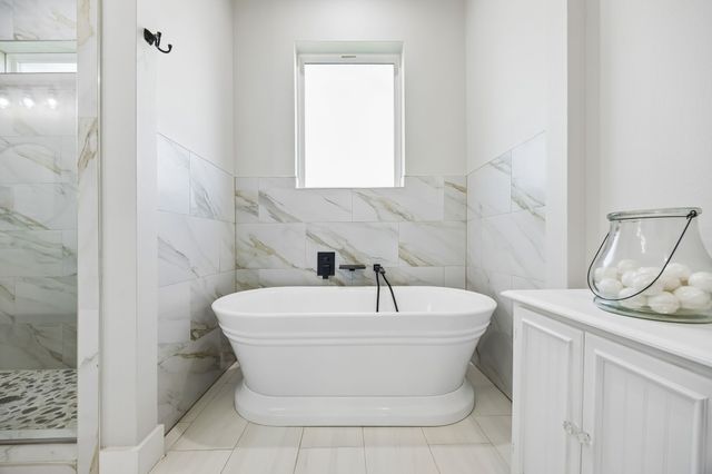 207 Colonial Drive, Mabank, TX 75156