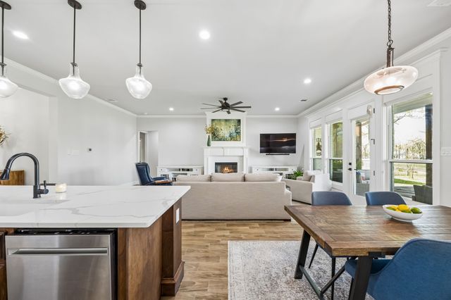 207 Colonial Drive, Mabank, TX 75156