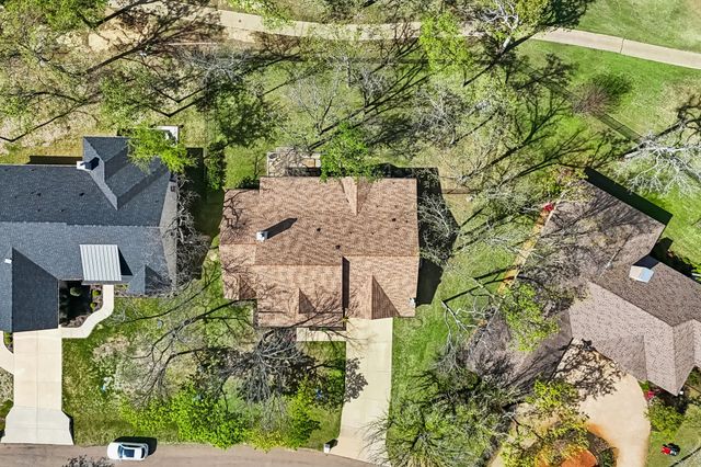 207 Colonial Drive, Mabank, TX 75156