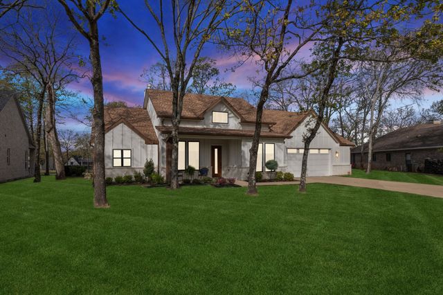 207 Colonial Drive, Mabank, TX 75156