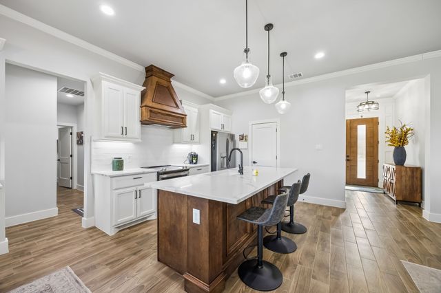 207 Colonial Drive, Mabank, TX 75156