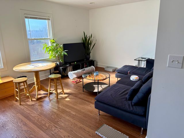 4954 W Cullom Avenue 2, Chicago, IL 60641