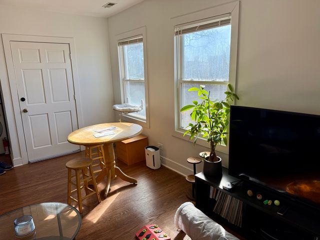 4954 W Cullom Avenue 2, Chicago, IL 60641