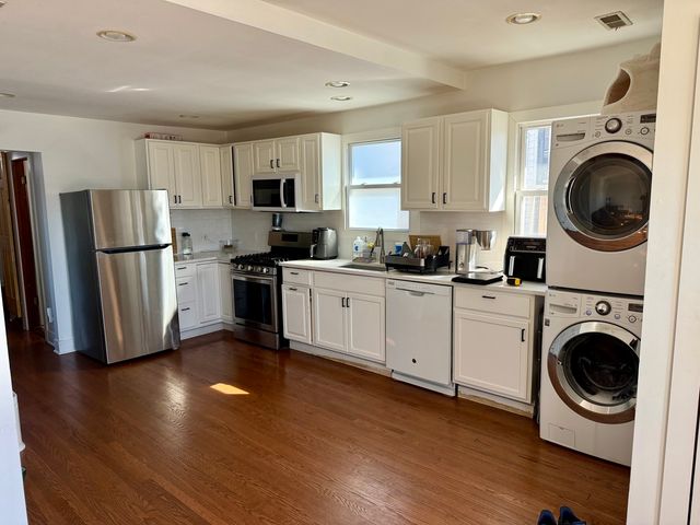 4954 W Cullom Avenue 2, Chicago, IL 60641