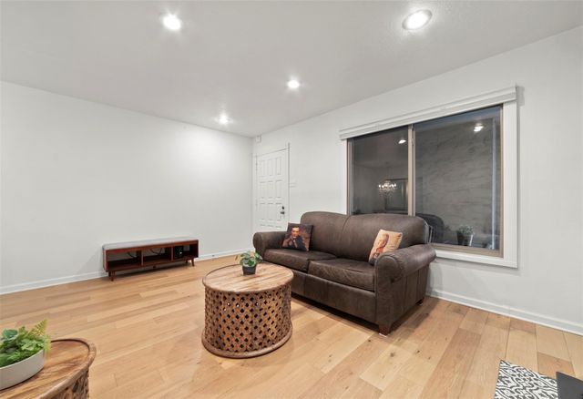 505 W 7th ST 113, Austin, TX 78701