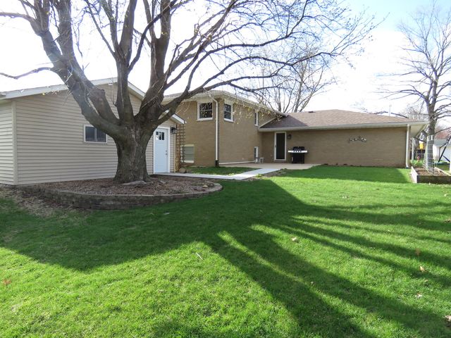 243 37th Avenue, East Moline, IL 61244