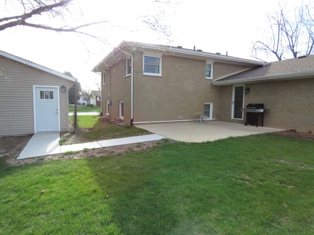 243 37th Avenue, East Moline, IL 61244