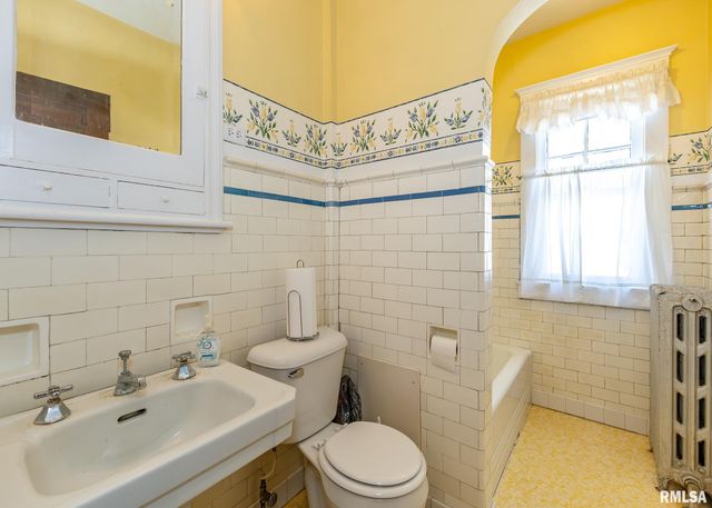 1440 12TH Street, Moline, IL 61265