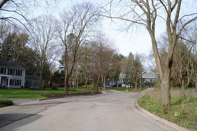 10 Larch Circle, Madison, WI 53705