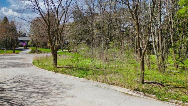 10 Larch Circle, Madison, WI 53705