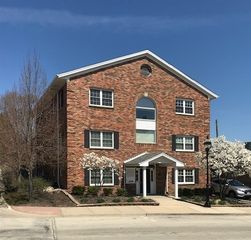 478 Pennsylvania Avenue 303, Glen Ellyn, IL 60137