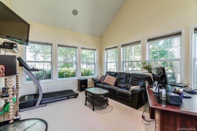 5 Daffodil Lane, Lake Grove, NY 11755