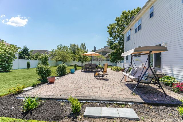 5 Daffodil Lane, Lake Grove, NY 11755
