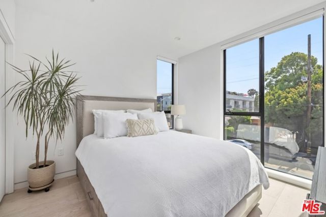 1243 N Gower Street, Los Angeles, CA 90038