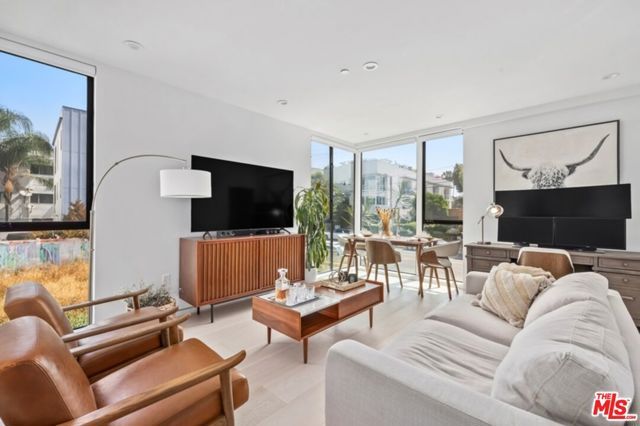 1243 N Gower Street, Los Angeles, CA 90038