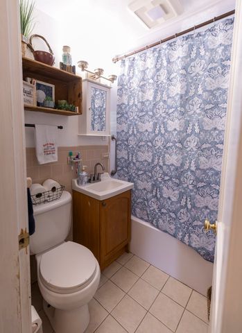 118 Ararat St, Worcester, MA 01606